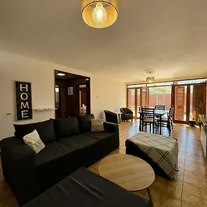 https://encanto-mendocino-espaciosa-casa-en-juan-b-justo.hotelsmendoza.com